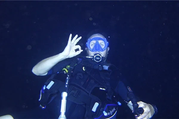 Night diving